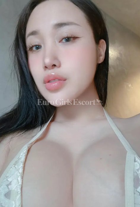 Azami - Japanese escort in Dubai