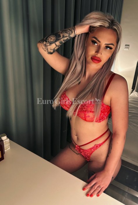Giulia - Romanian escort in Dubai