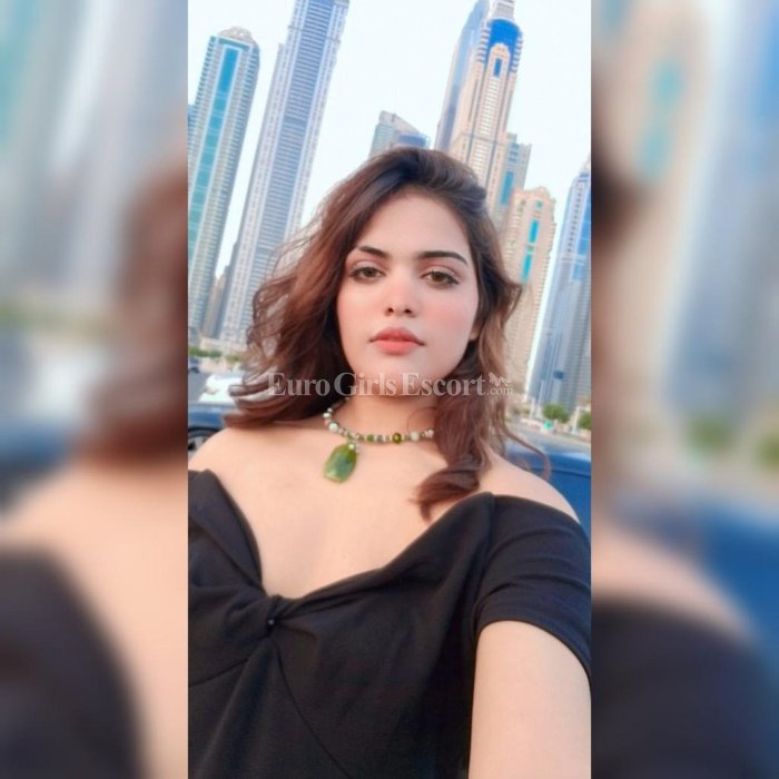 Hina Khan - escort gallery photo 5