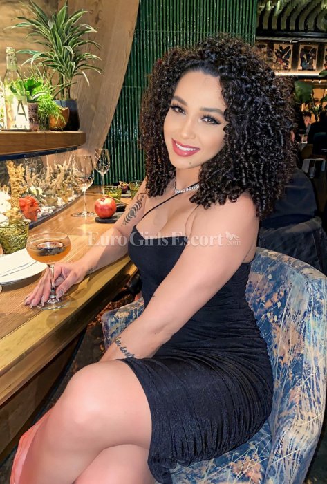 Larissa Masseuse photo 7