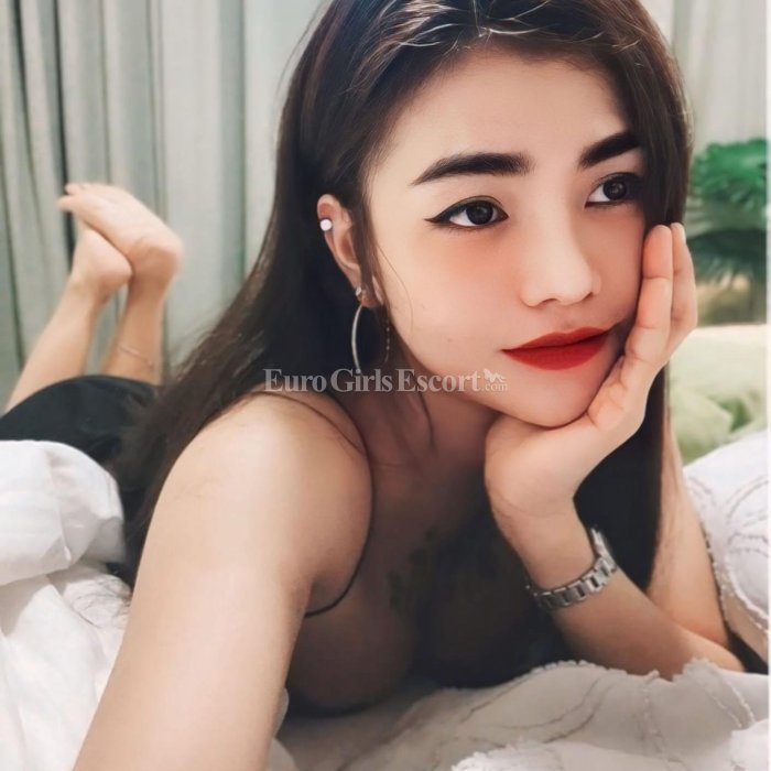 Moon - escort gallery photo 2