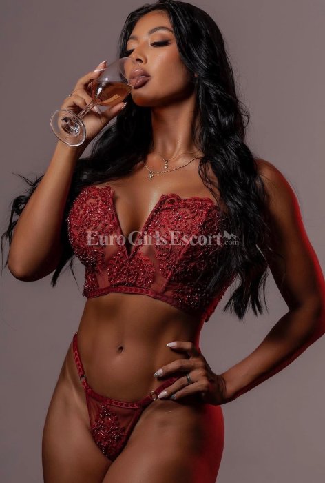Valeria - Colombian escort in Dubai